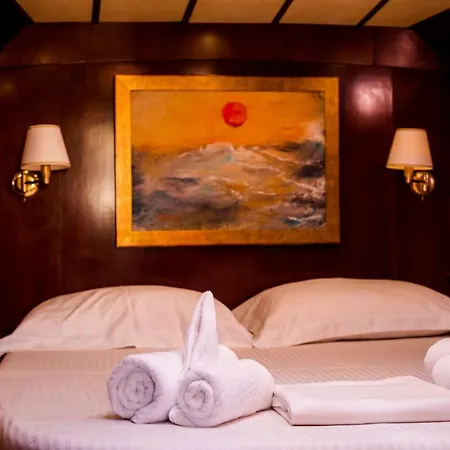 Hotel en barco Boat Aiolis Mykonos Town