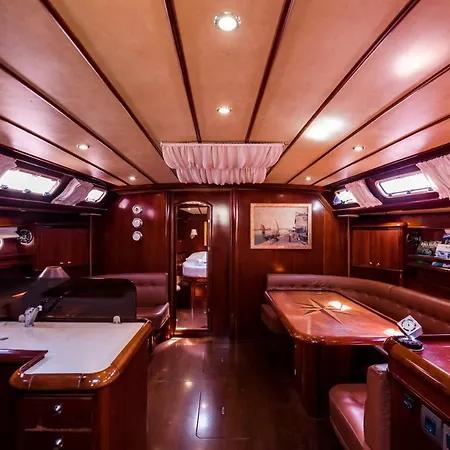 Boat Aiolis Hotel en barco *